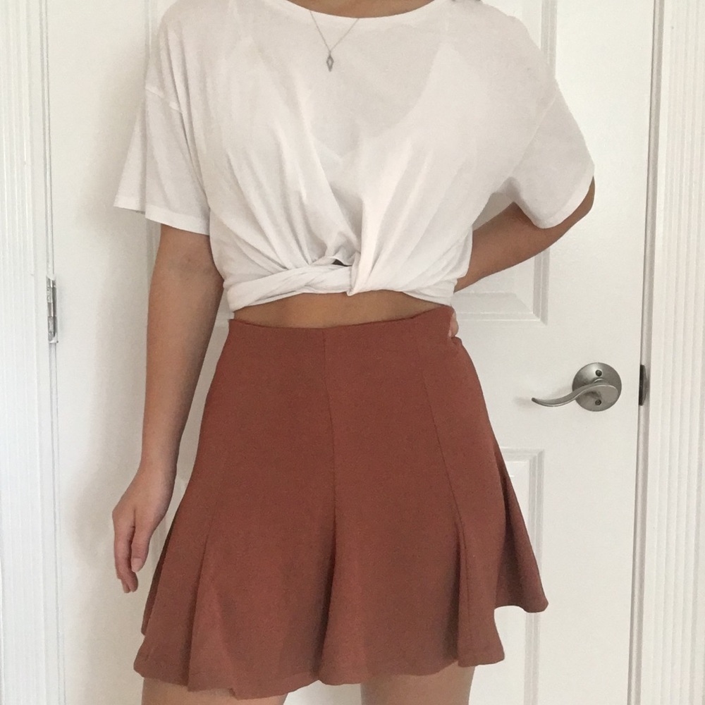 Brown pleated skirt
